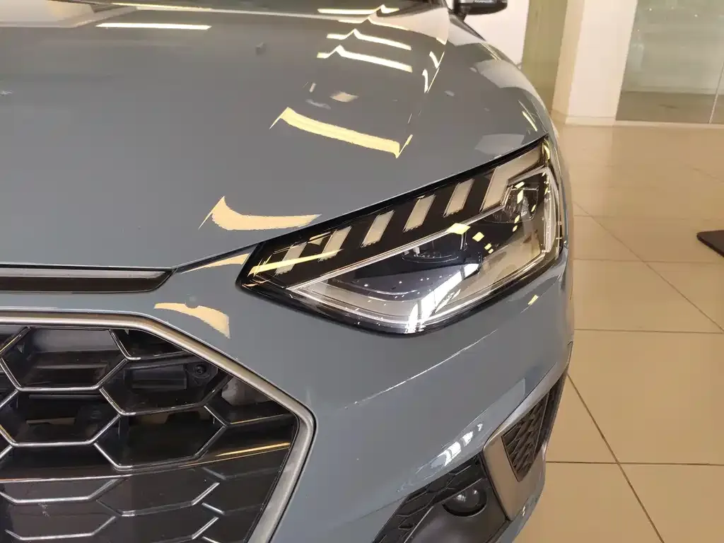 Audi A4L 2022 из CN, фото 5