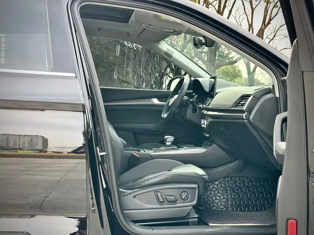 Audi Q5L 2023 из CN, фото 2
