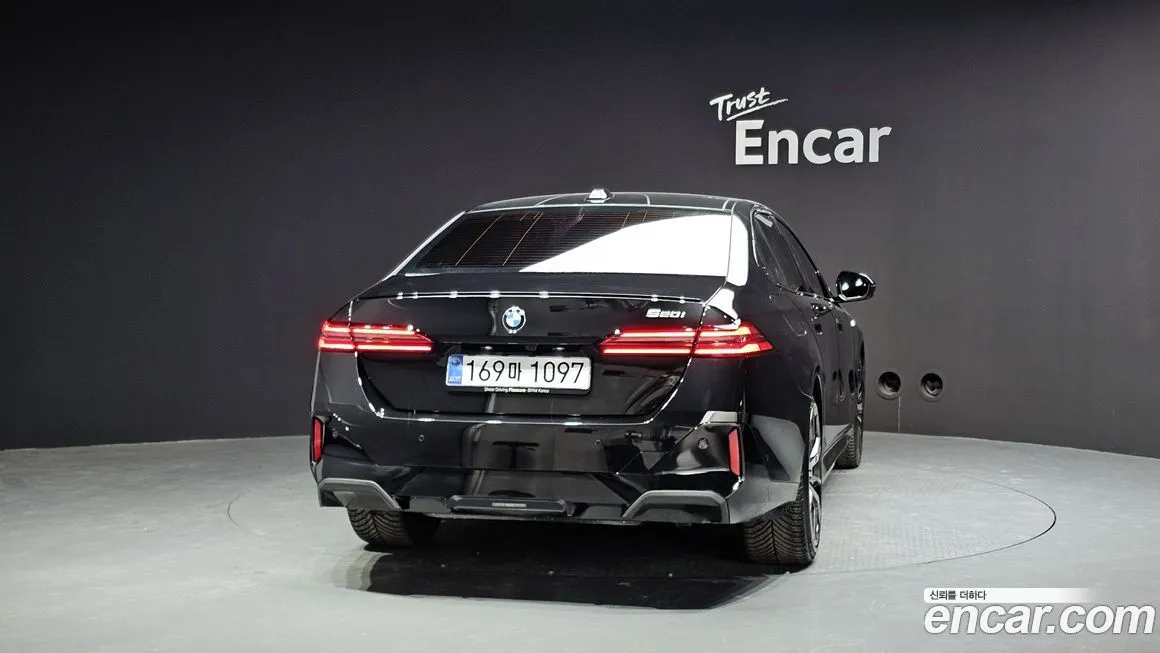 BMW 5-Series 2025 из KR, фото 4