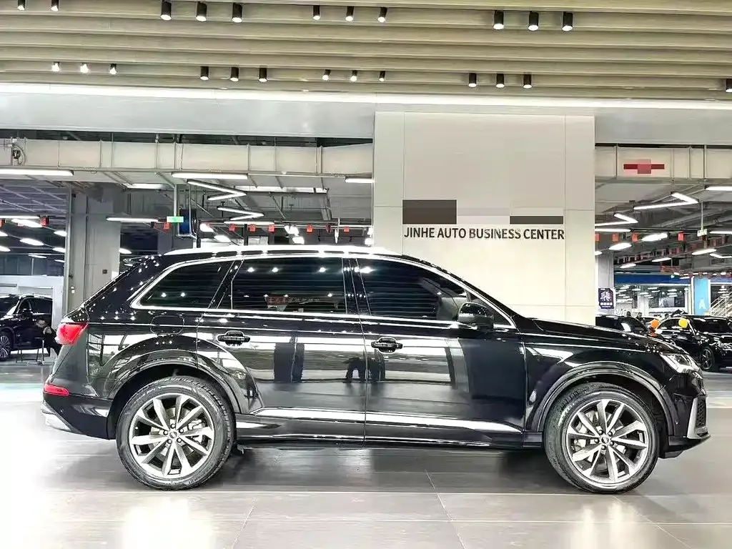 Audi Q7 2023 из CN, фото 6