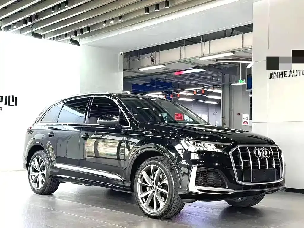 Audi Q7 2023 из CN, фото 9