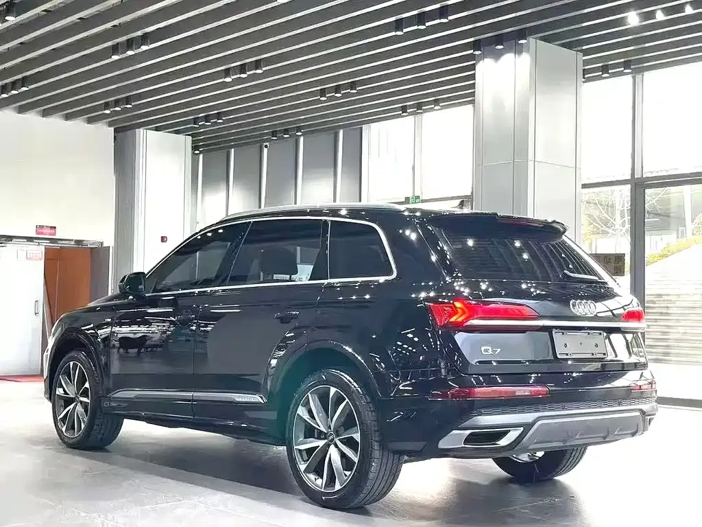 Audi Q7 2023 из CN, фото 5