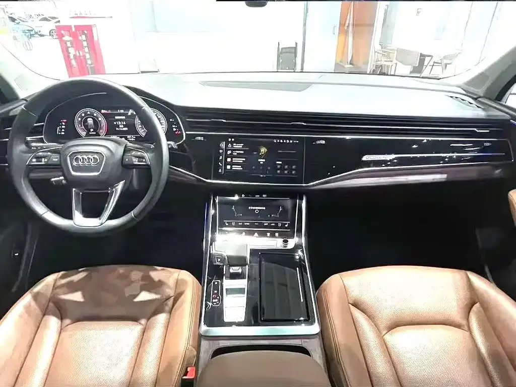 Audi Q7 2023 из CN, фото 2