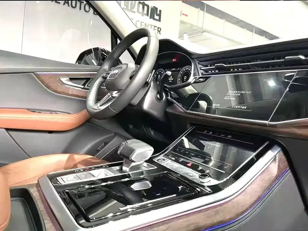 Audi Q7 2023 из CN, фото 4