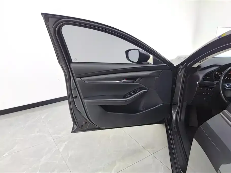 Mazda 3 Axela 2023 из CN, фото 7