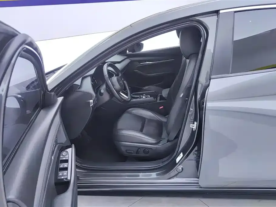 Mazda 3 Axela 2023 из CN, фото 9
