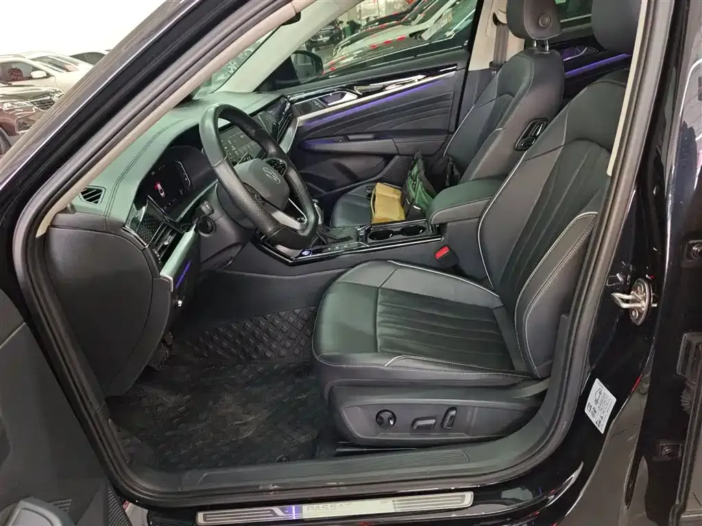 Volkswagen Passat 2023 из CN, фото 10
