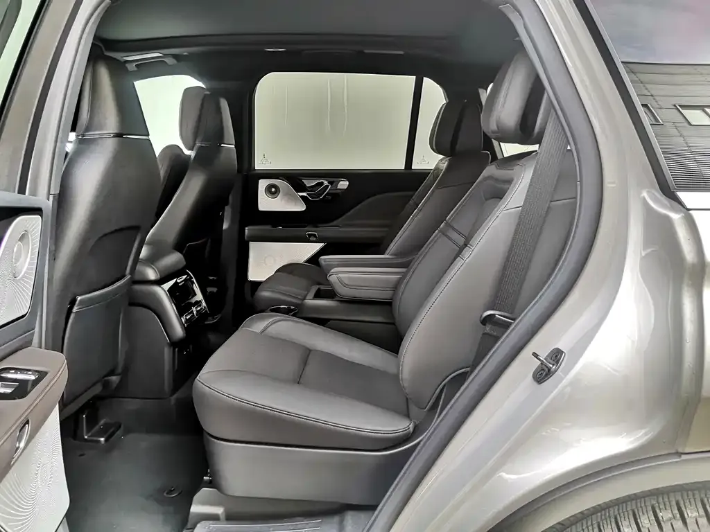Lincoln Aviator 2023 из CN, фото 8