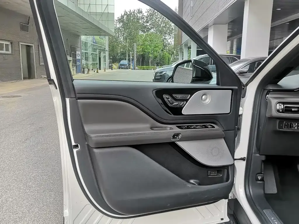 Lincoln Aviator 2023 из CN, фото 5