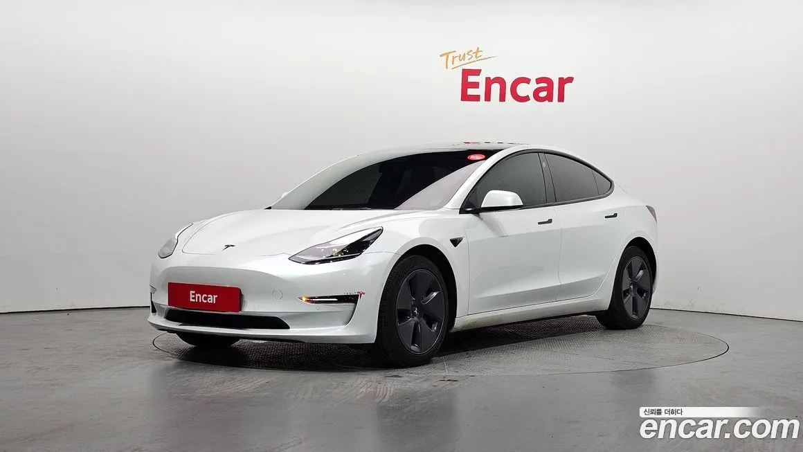 Tesla Model 3 — фото 1