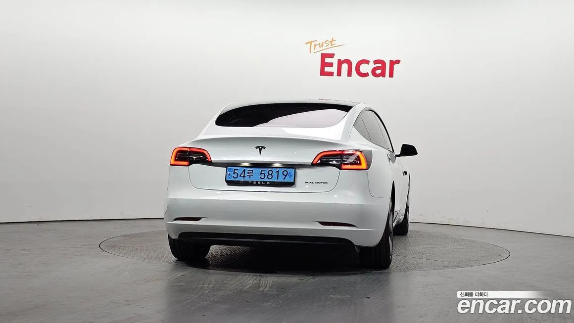 Tesla Model 3 — фото 8