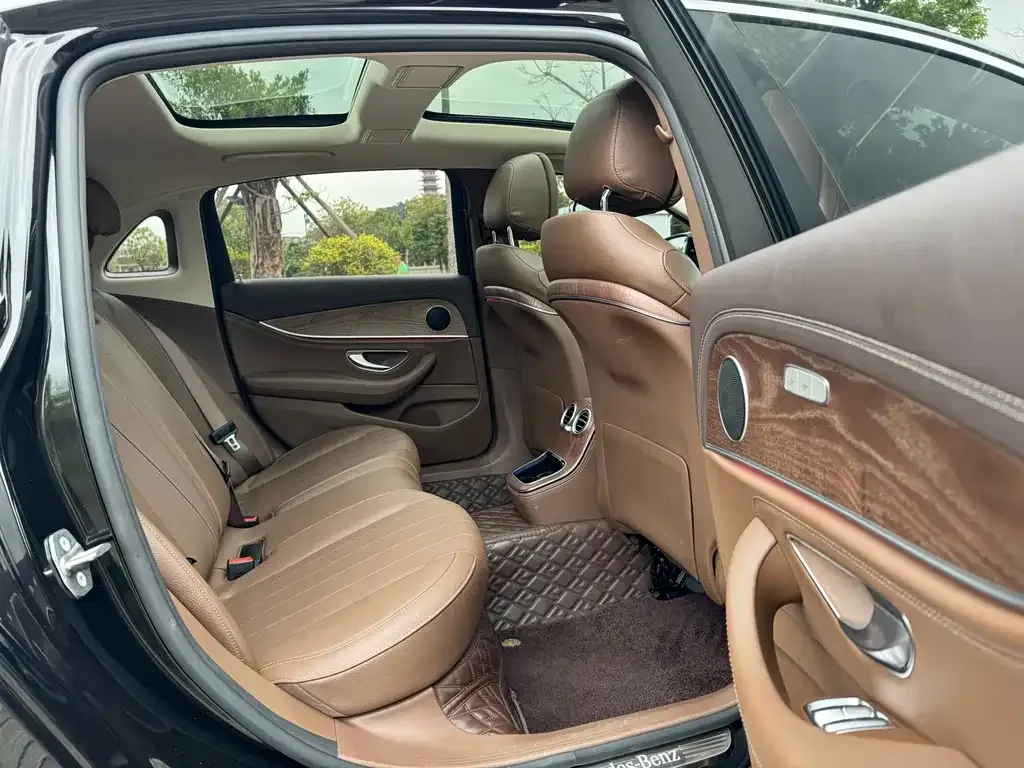Mercedes-Benz E-Class 2022 из CN, фото 2