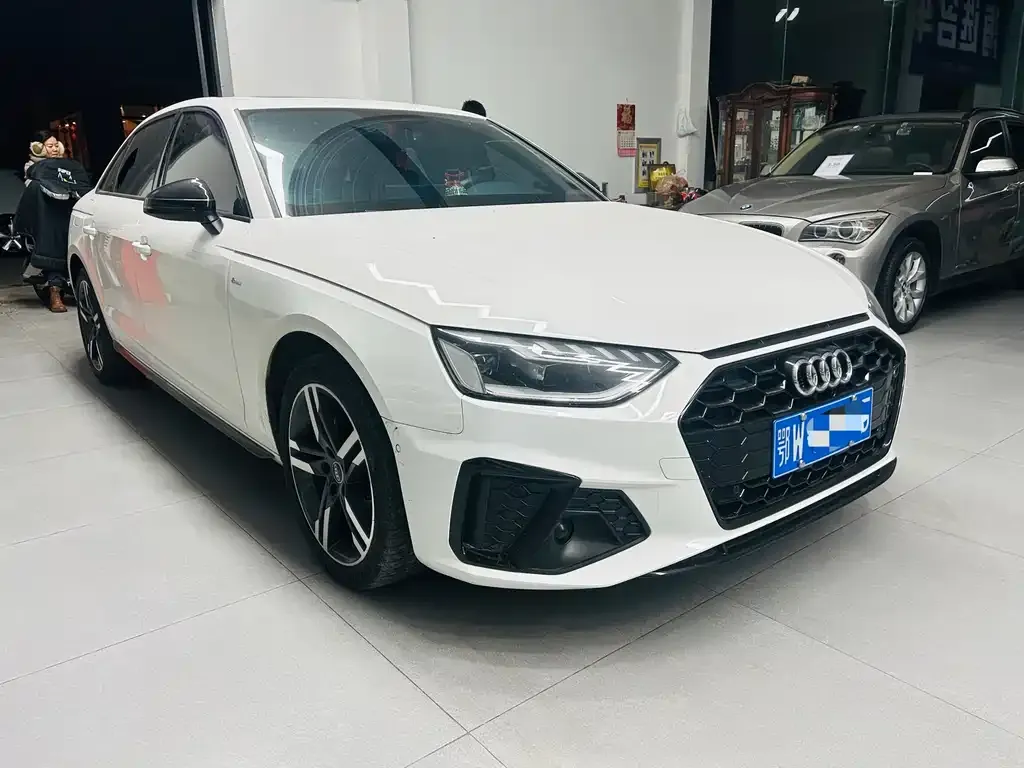 Audi A4L 2022 из CN, фото 3