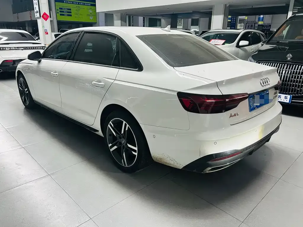 Audi A4L 2022 из CN, фото 4