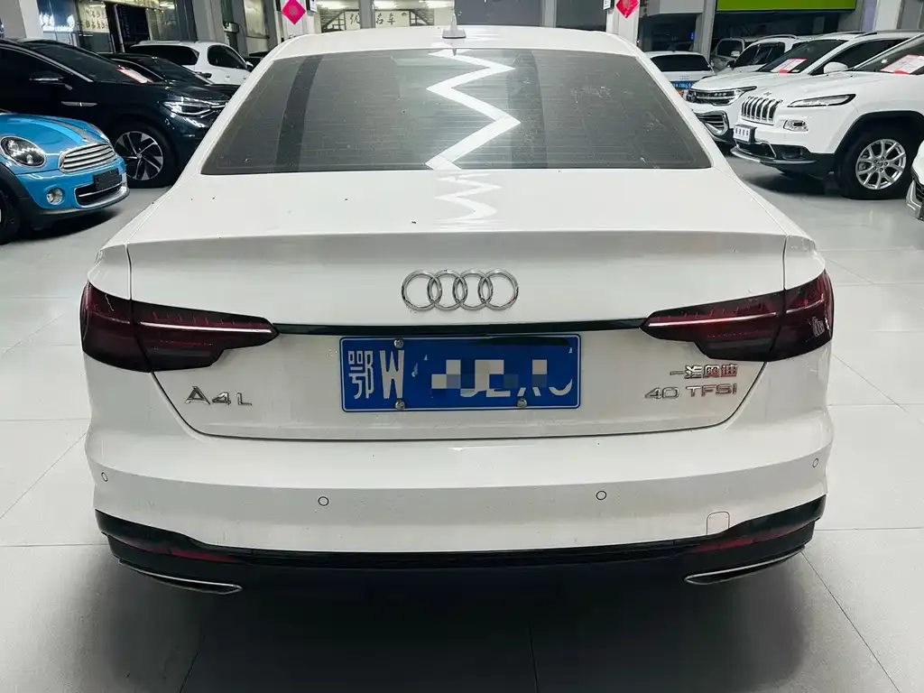 Audi A4L 2022 из CN, фото 5