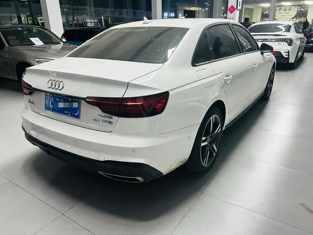 Audi A4L 2022 из CN, фото 6