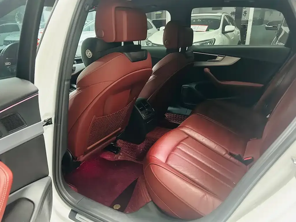 Audi A4L 2022 из CN, фото 8
