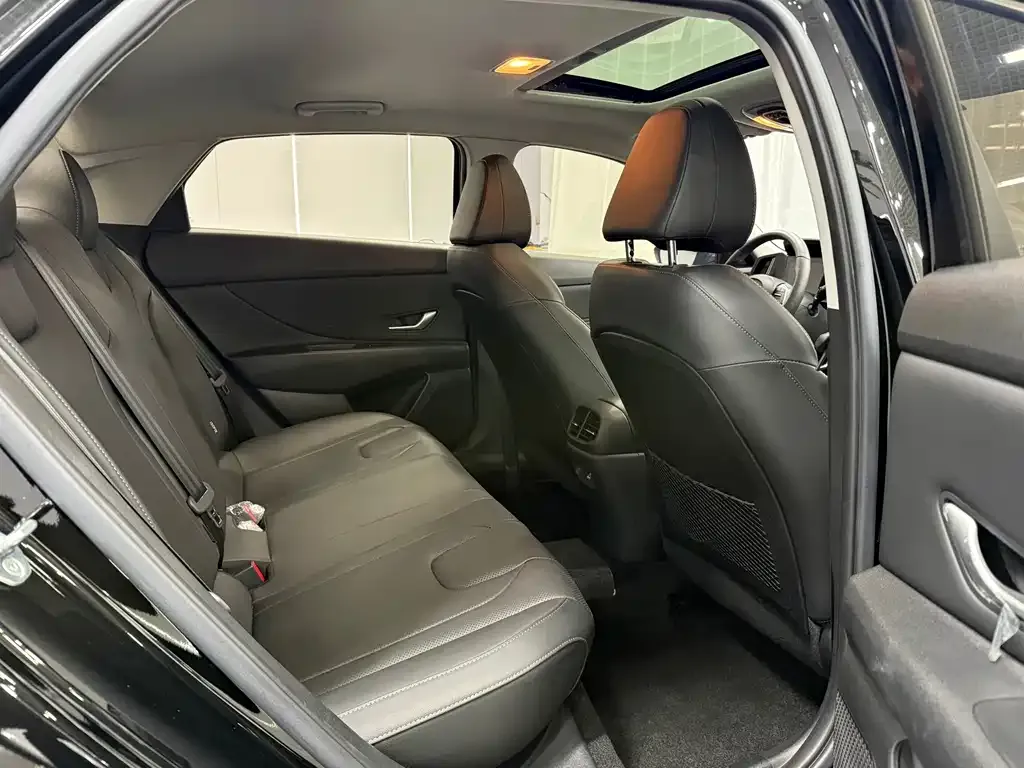 Hyundai Elantra 2022 из CN, фото 8