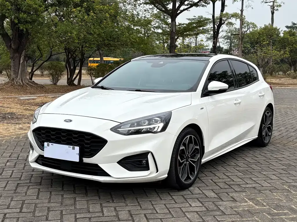 Ford Focus 2022 из CN, фото 1