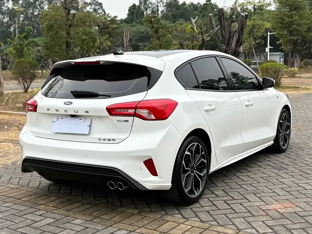 Ford Focus 2022 из CN, фото 8