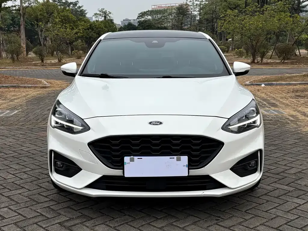 Ford Focus 2022 из CN, фото 10