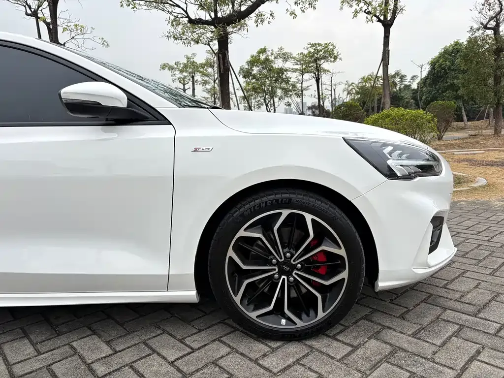Ford Focus 2022 из CN, фото 6