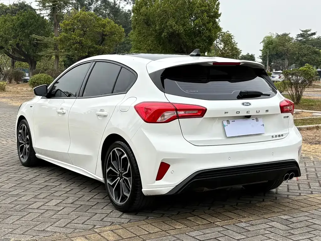 Ford Focus 2022 из CN, фото 9