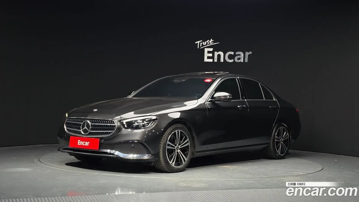 Mercedes-Benz E-Class — фото 1