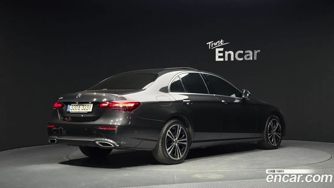 Mercedes-Benz E-Class — фото 2