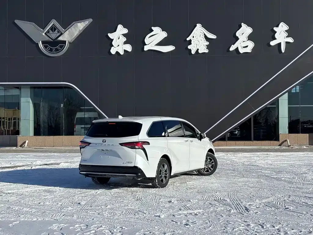 Toyota Sienna 2025 из CN, фото 4