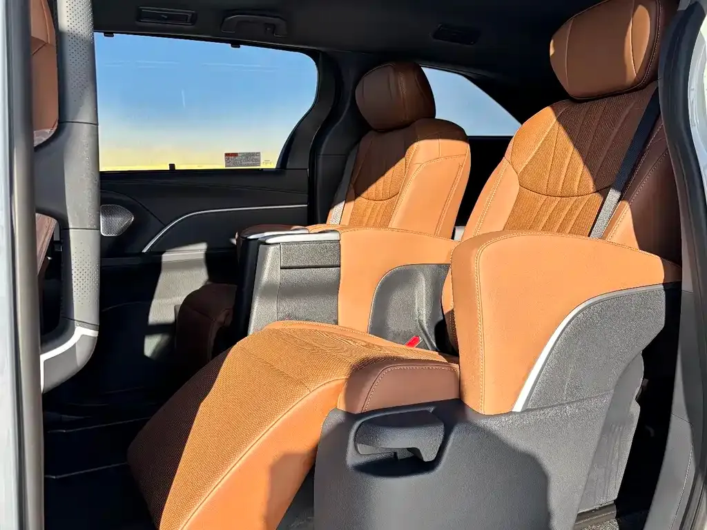 Toyota Sienna 2025 из CN, фото 10