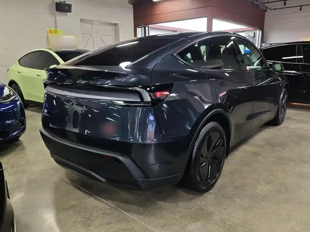 Tesla Model Y 2025 из CN, фото 5