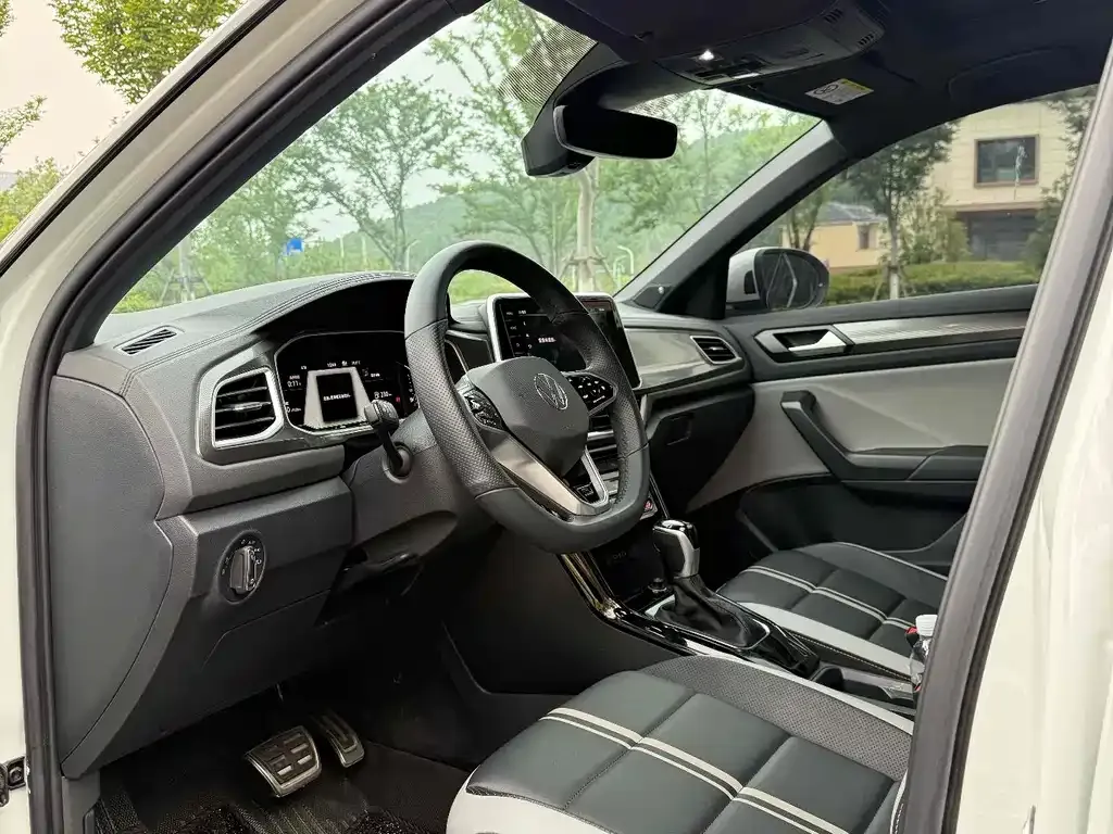 Volkswagen T-Roc 2023 из CN, фото 5