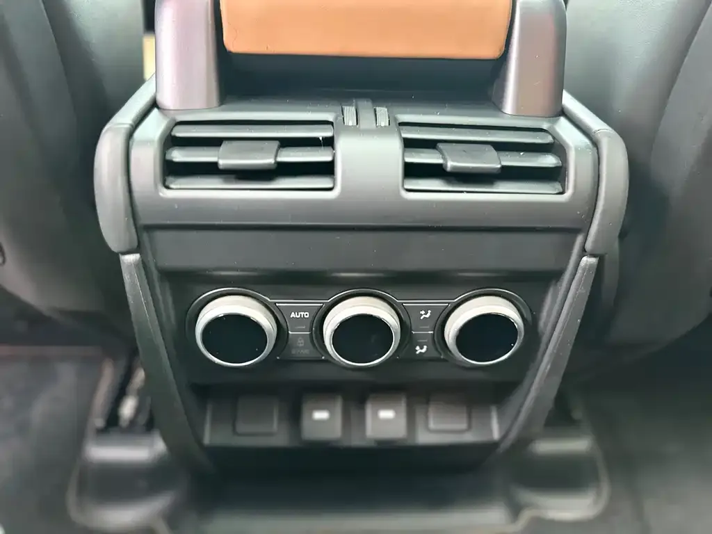 Land Rover Defender 2024 из CN, фото 2