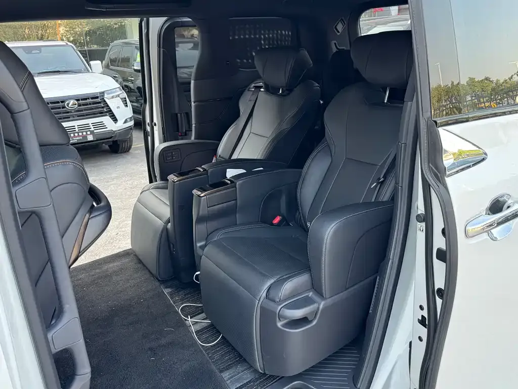 Toyota Alphard 2025 из CN, фото 2