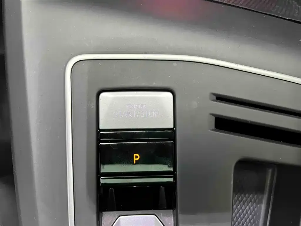 Volkswagen Golf 2022 из CN, фото 2