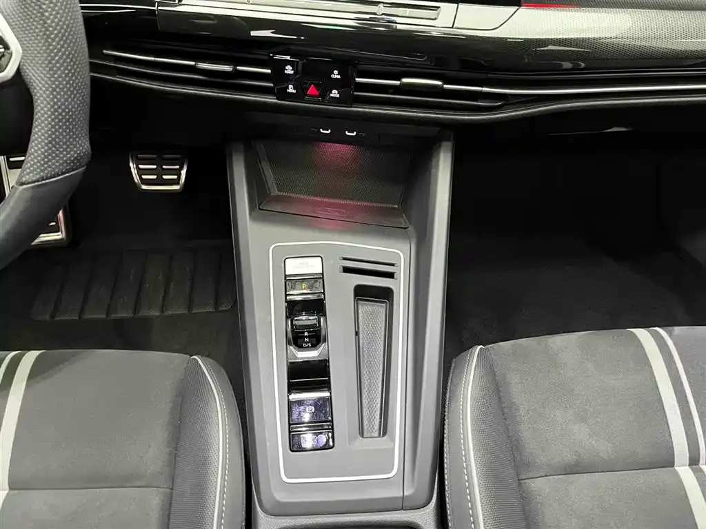 Volkswagen Golf 2022 из CN, фото 4
