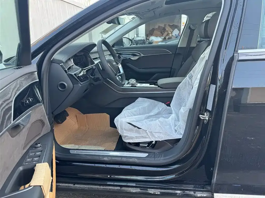 Audi A8 2025 из CN, фото 5