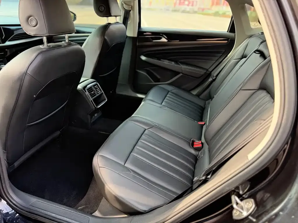 Volkswagen Passat 2022 из CN, фото 5