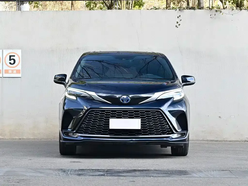 Toyota Granvia 2023 из CN, фото 7