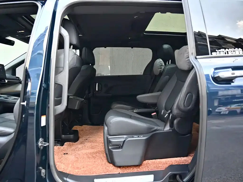 Toyota Granvia 2023 из CN, фото 4