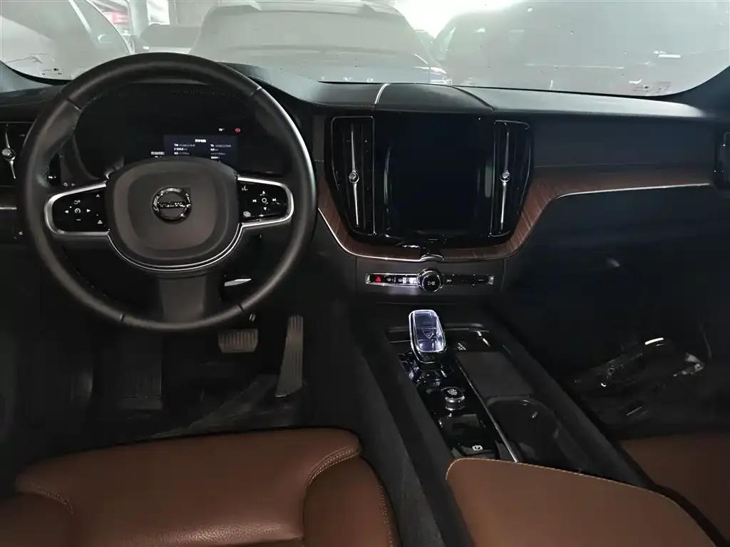Volvo XC60 2024 из CN, фото 6