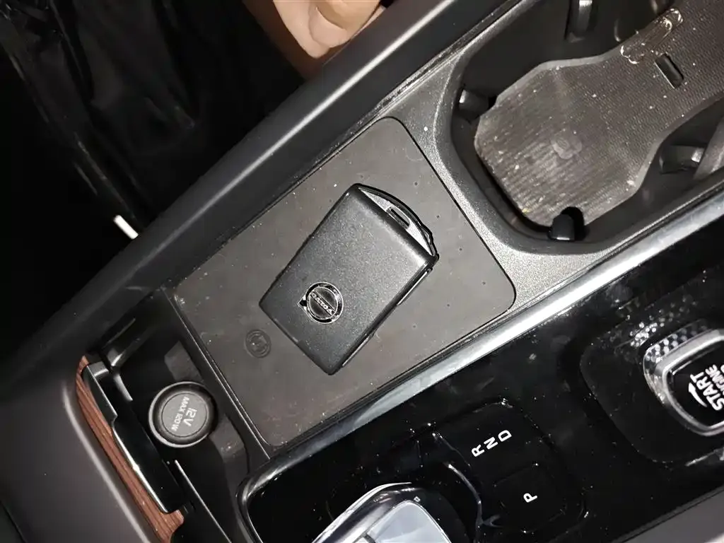 Volvo XC60 2024 из CN, фото 8