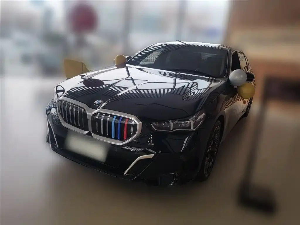 BMW 5 Series 2025 из CN, фото 1