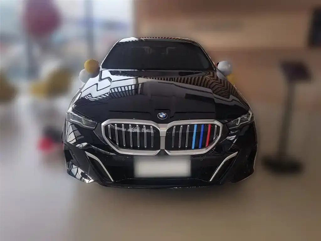 BMW 5 Series 2025 из CN, фото 3