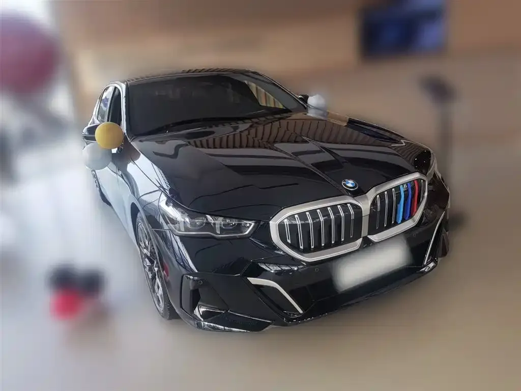 BMW 5 Series 2025 из CN, фото 2