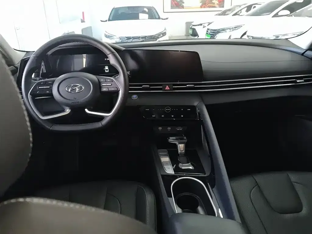 Hyundai Elantra 2023 из CN, фото 9