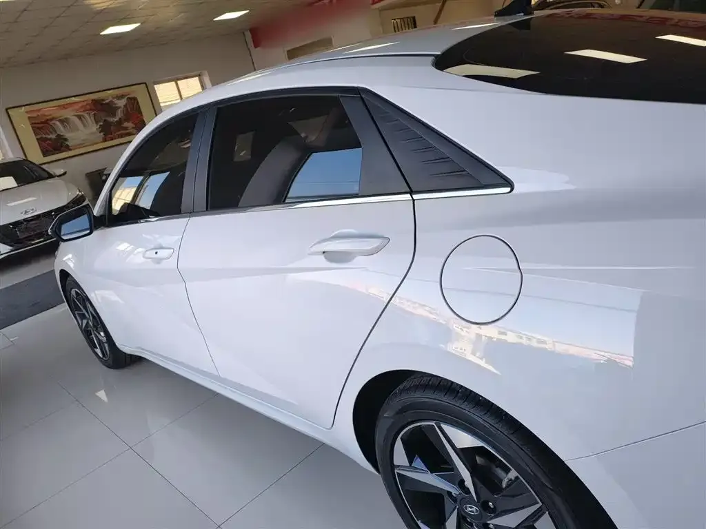 Hyundai Elantra 2023 из CN, фото 2