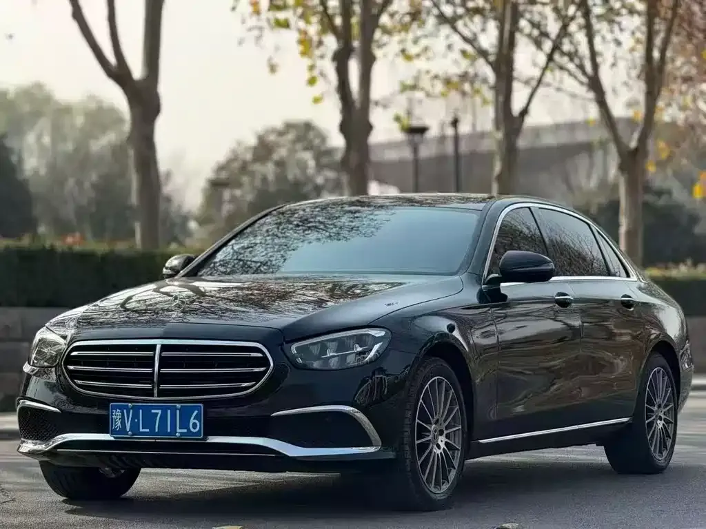 Mercedes-Benz E-Class — фото 1
