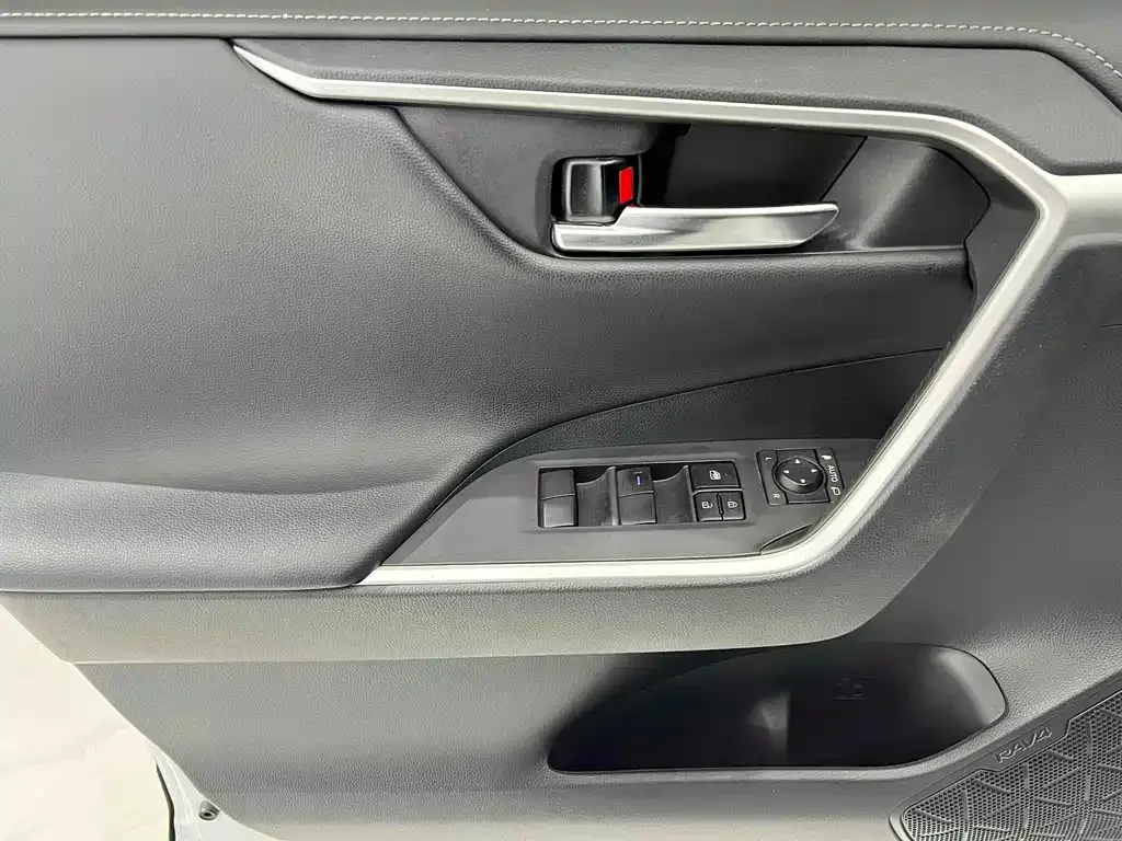Toyota RAV4 2023 из CN, фото 5